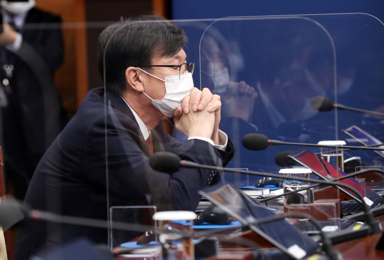 문재인 대통령은 31일 전날 사의를 표명한 김상조 청와대 정책실장의 사의를 반려했다. 자료사진. [연합]