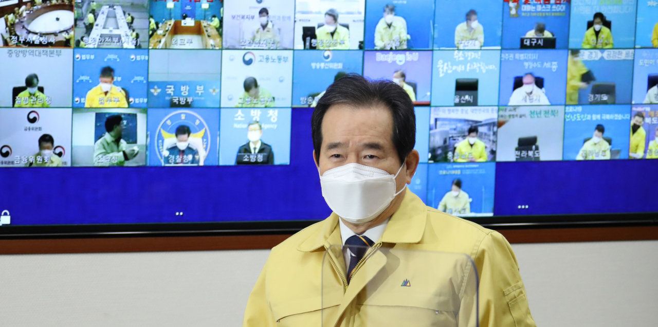 정세균 국무총리가 2일 오전 정부서울청사에서 신종 코로나바이러스 감염증(코로나19) 대응 신년 첫 중앙재난안전대책본부(중대본) 회의에 참석하고 있다. [연합]