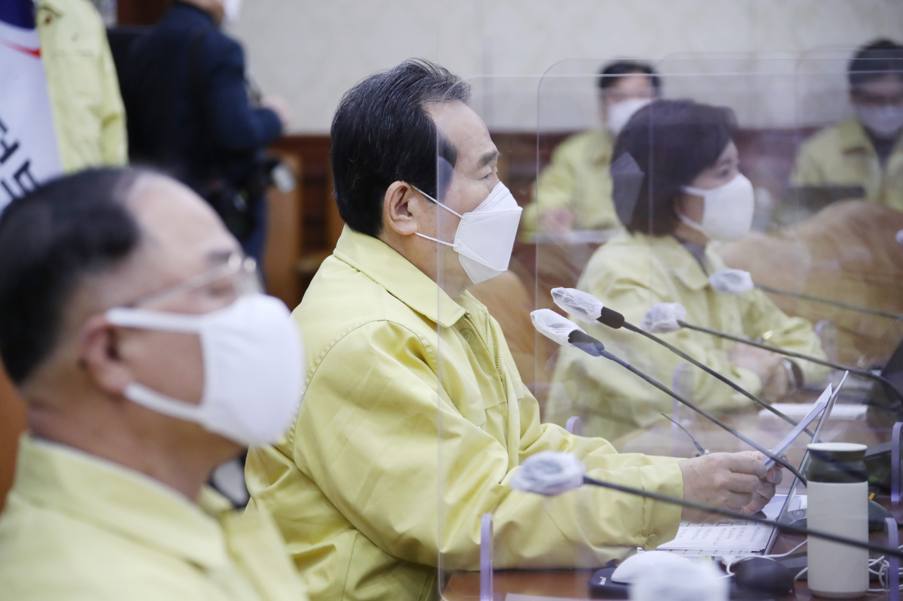 정세균 국무총리가 2일 오전 정부서울청사에서 신종 코로나바이러스 감염증(코로나19) 대응 신년 첫 중앙재난안전대책본부(중대본) 회의를 주재하며 발언하고 있다. [연합]