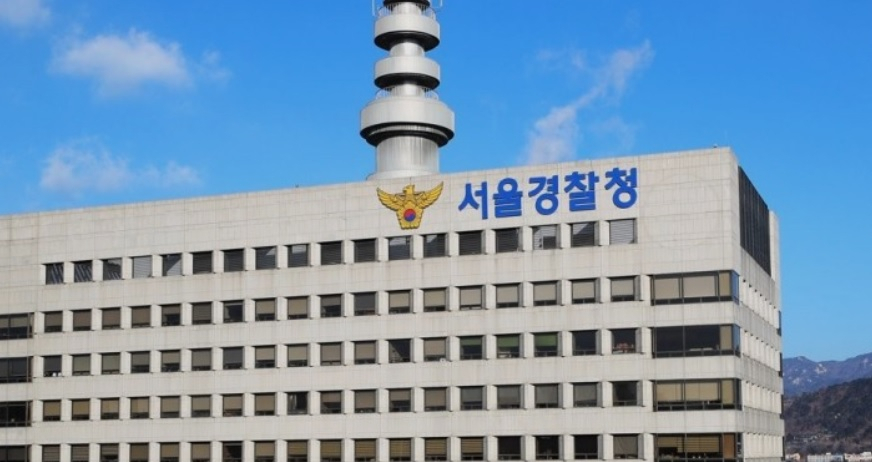 서울지방경찰청이 30년 만에 서울경찰청으로 이름을 바꿨다. 서울 종로구 서울경찰청사에 달라진 이름이 붙어 있다. [연합]