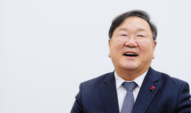 김태년 더불어민주당 원내대표가 지난달 29일 국회에서 헤럴드경제와 인터뷰를 갖고 있다. 김 원내대표는 지난해 의정 활동에 대한 소회와 새해 국회 운영 및 정책·입법 계획 등 포부를 밝혔다. 이상섭 기자