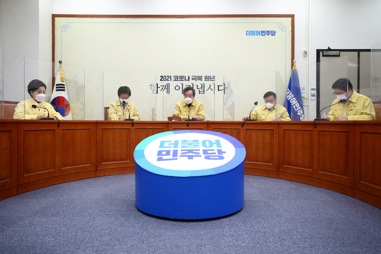 더불어민주당 이낙연 대표가 4일 오전 국회에서 열린 최고위원회의에서 발언하고 있다. [연합]