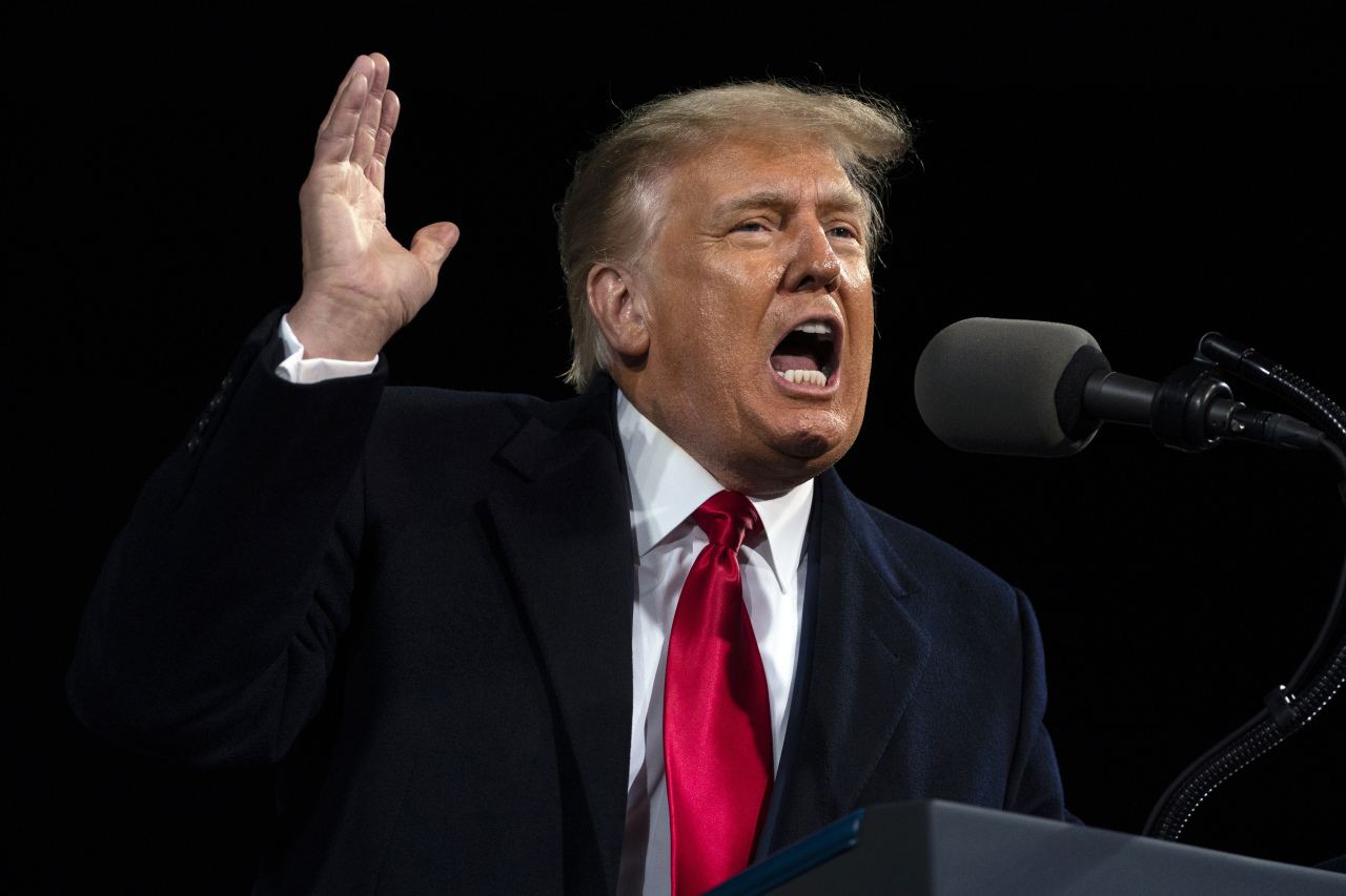 In this Saturday, Dec. 5, 2020, file photo, President Donald Trump speaks at a campaign rally for Senate Republican candidates Sen. Kelly Loeffler, R-Ga., and Sen. David Perdue, R-Ga., at Valdosta Regional Airport, in Valdosta, Ga. (AP-Yonhap)
