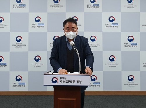 이호석 호남지방통계청장이 5일 비대면 시무식을 갖고 있다.
