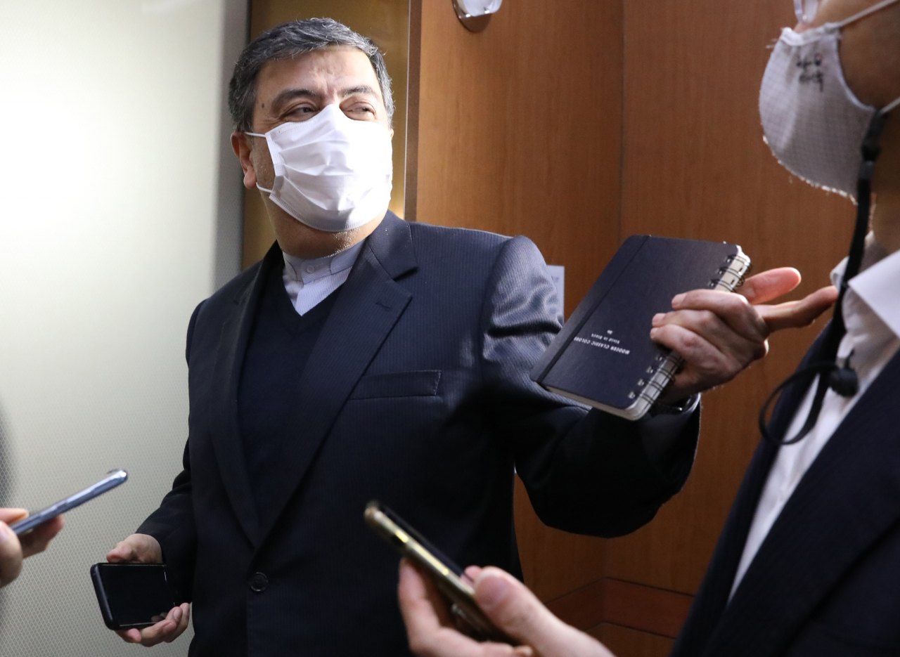 유조선 억류 관련 초치된 사이드 바담치 샤베스타리 주한이란대사가 5일 서울 종로구 외교부 청사에 들어서고 있다. [사진=연합뉴스]