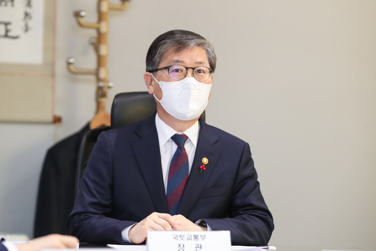 변창흠 국토교통부 장관이 5일 주택공급 관련 기관들과 영상회의를 열고 주택공급방안에 대해 논의했다. [국토교통부]