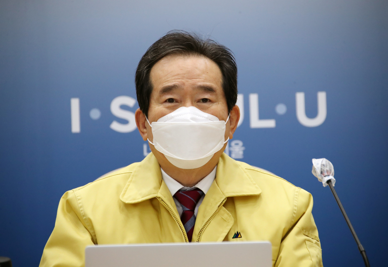 정세균 국무총리가 6일 오전 서울시청에서 열린 코로나19 대응 중앙재난안전대책본부 회의를 주재하고 있다.［연합］