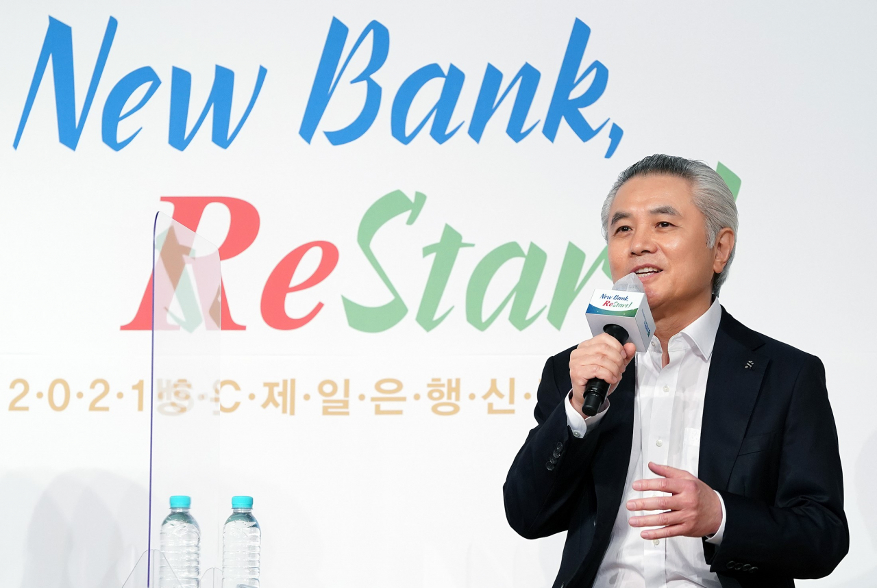 박종복 SC제일은행장이 지난 5일 온라인 신년 타운홀에서 임직원들에게 “유례 없는 패러다임 격변에 대응할 수 있도록 총체적으로 리스타트(Restart)하자”고 당부하고 있다. [SC제일은행 제공]