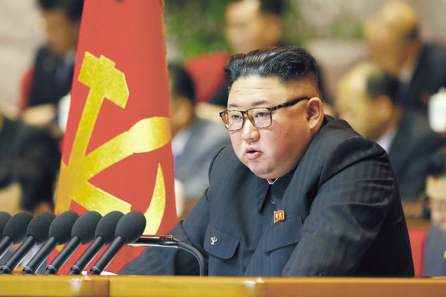 북한 노동당 기관지 노동신문은 7일 제8차 당대회와 관련 김정은 국무위원장이 전날 사업총화보고를 이틀째 이어갔다는 내용만을 간략하게 전했다. 북한 관영매체가 공개한 사진에서 김 위원장은 굳은 표정이었다. [헤럴드DB]