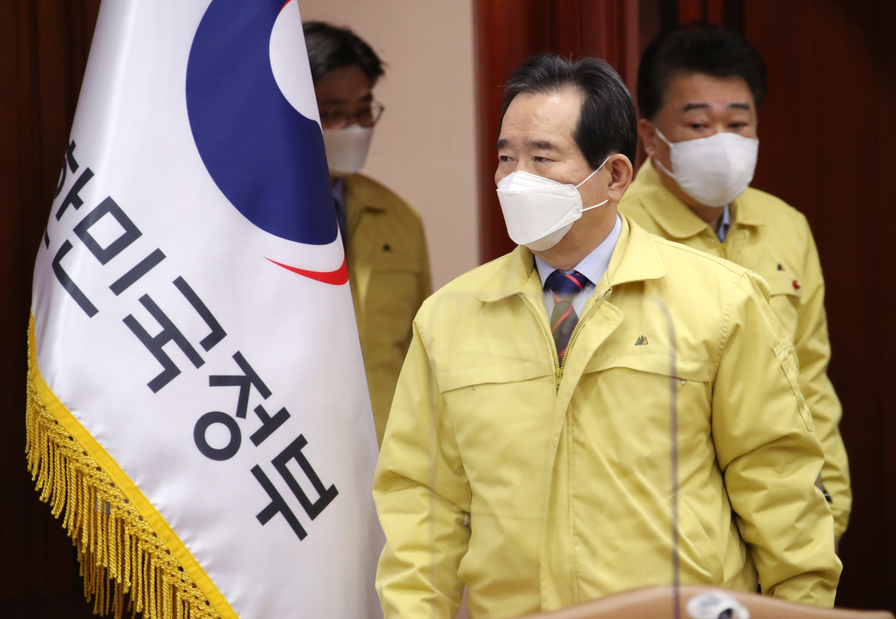 정세균 국무총리가 7일 정부서울청사에서 열린 신종 코로나바이러스 감염증(코로나19) 대응 중앙재난안전대책본부(중대본) 회의에 참석하고 있다. [연합]