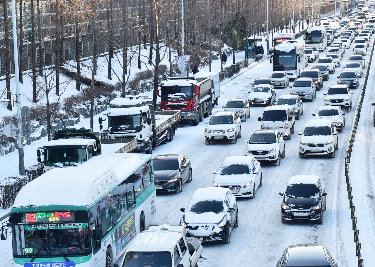 7일 오전 동수원로 출근길.[수원시 제공]