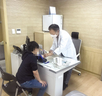 지난해 11월 양천구 방과후 교실 이용 아동 대상으로 건강검진이 이루어지고 있다.[양천구 제공]