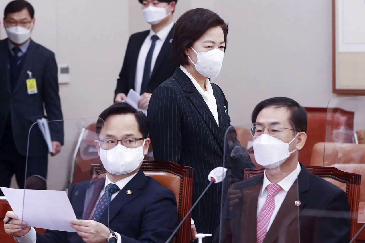 국회 법제사법위원회는 8일 중대제해기업처벌법을 통과시켰다. 추미애 법무부 장관이 8일 오전 서울 여의도 국회에서 열린 법제사법위원회 전체회의에 참석하고 있다. [연합]