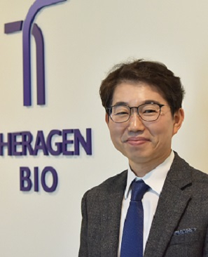 테라젠바이오 황태순 대표가 개인유전체 분석을 통한 유전정보 습득과 이를 활용한 맞춤형 항암백신 개발 계획에 대해 소개하고 있다. [테라젠 제공]