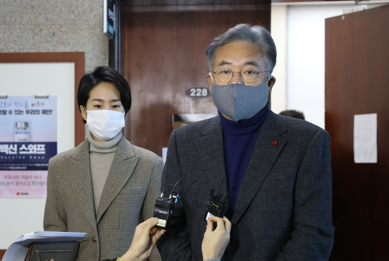 정진석 국민의힘 공천관리위원장이 8일 오전 서울 여의도 국회에서 공천관리위원회 회의 내용을 브리핑하고 있다. [연합]