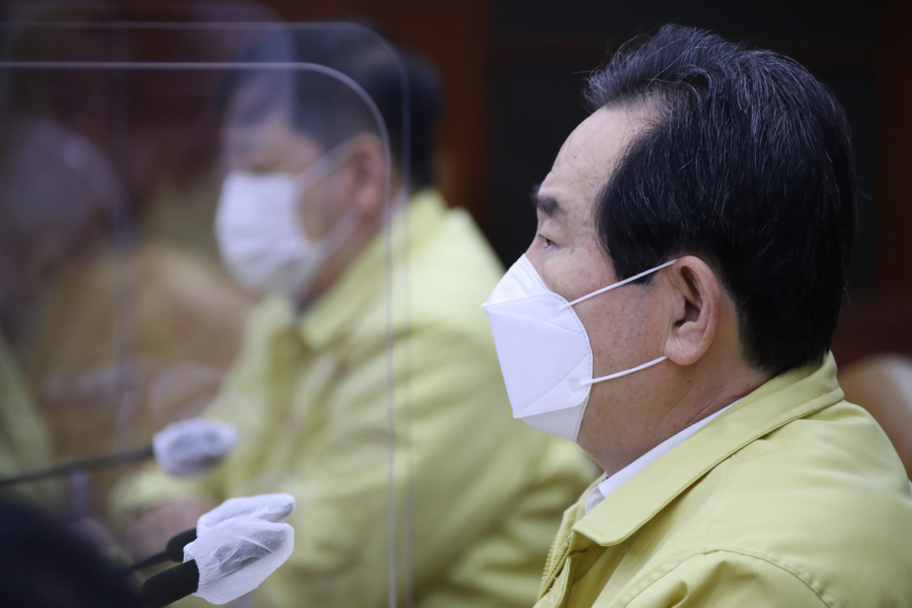 정세균 국무총리가 토요일인 9일 아침 정부서울청사에서 열린 신종 코로나바이러스 감염증(코로나19) 대응 중앙재난안전대책본부(중대본) 회의를 주재하고 있다. [연합]