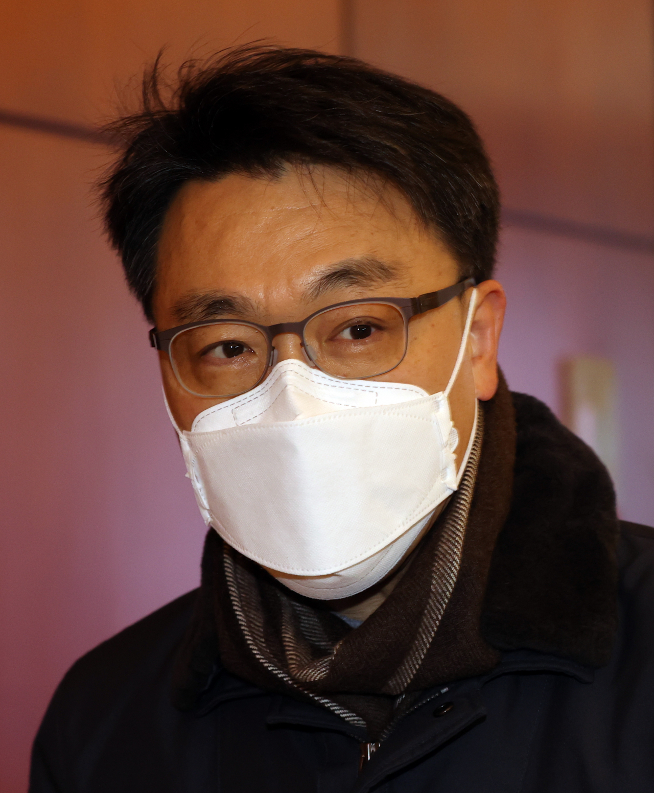 김진욱 초대 고위공직자범죄수사처(공수처) 처장 후보자가 지난 7일 오전 서울 종로구 인사청문회 준비 사무실로 출근하는 모습. [연합]