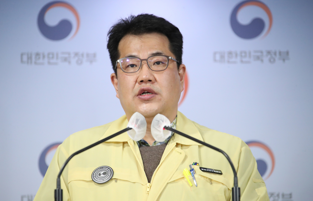 손영래 중앙사고수습본부 사회전략반장이 10일 정부서울청사에서 열린 신종 코로나바이러스 감염증(코로나19) 대응 현황 등에 대해 비대면 정례브리핑을 하고 있다. [연합]