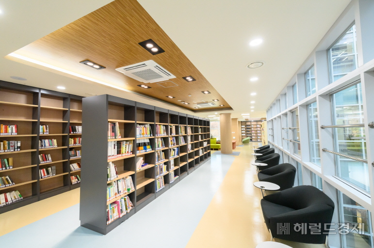 양천중앙도서관 내부 전경. [양천구 제공]