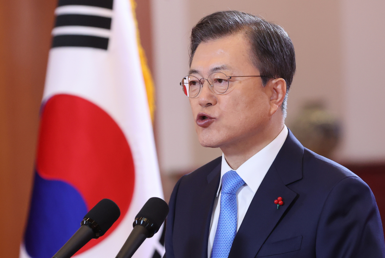 문재인 대통령이 지난 11일 청와대에서 신년사를 하고 있다. [연합]