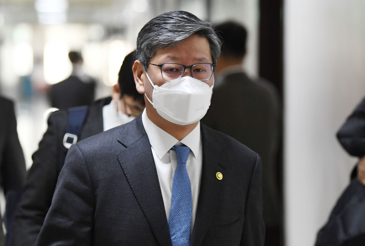 이용구 법무부 차관이 6일 서울 여의도 국회에서 열린 법제사법위원회 법안심사제1소위원회 회의에 참석하고 있다. [연합]