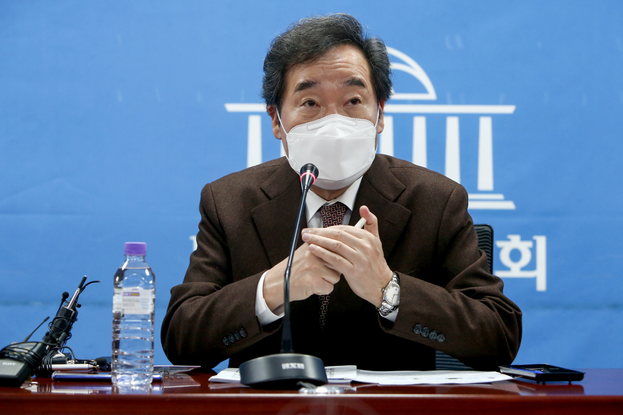 이낙연 더불어민주당 대표가 12일 오전 국회 의원회관에서 열린 코로나치료제 개발현황 점검간담회에서 발언을 하고 있다. [연합]