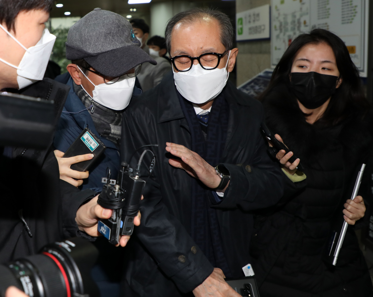 지난 1월 12일 무죄를 선고받은 홍지호 전 SK케미칼 대표가 법원을 나서고 있다. [연합]
