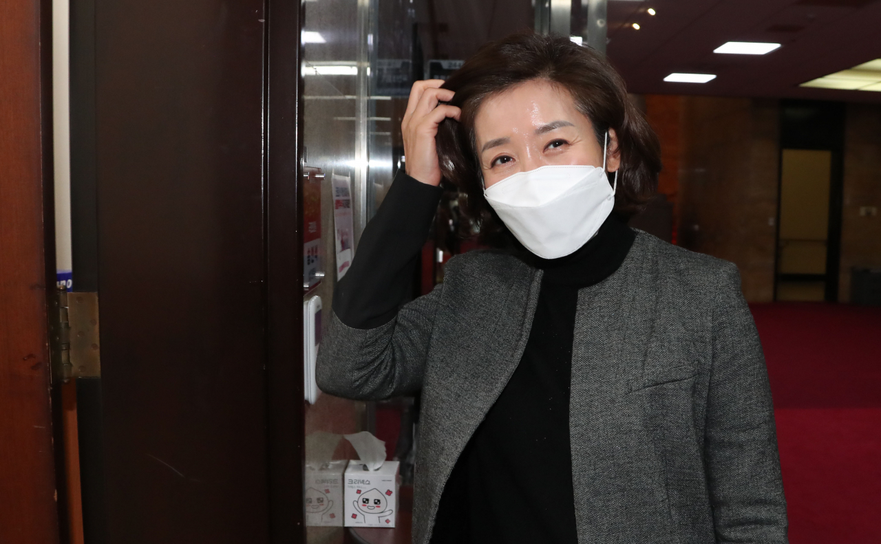 나경원 전 국민의힘 의원이 12일 국회에서 김종인 비상대책위원장실을 방문하고 있다. [연합]