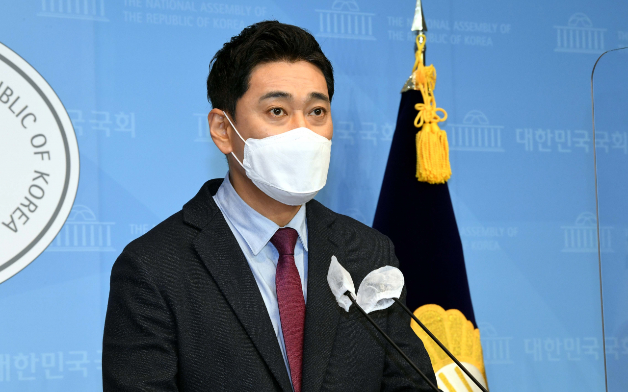 서울시장 보궐선거에 출마하는 오신환 국민의힘 전 의원이 12일 국회 소통관에서 코로나19로 인한 정부의 소상공인 영업규제 대책에 대한 견해를 밝히고 있다. [연합]