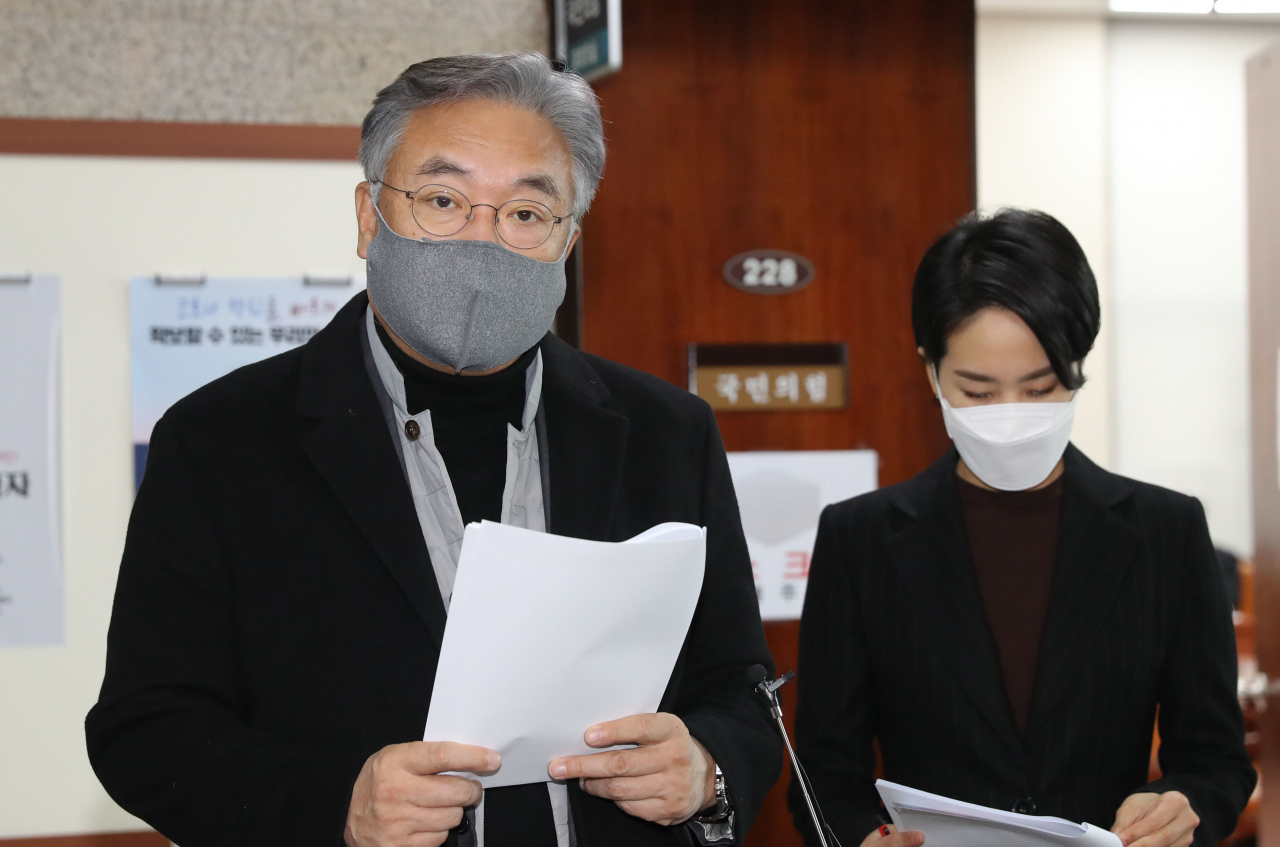 정진석 국민의힘 공천관리위원장이 12일 서울 여의도 국회에서 4·7재보궐선거 공천관리위원회 회의 내용을 브리핑하고 있다. [이상섭 기자/babtong@heraldcorp.com]