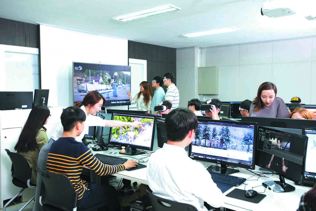 영진전문대 컴퓨터정보계열 학생들 3D 애니메이션 실습 모습.[영진전문대 제공]