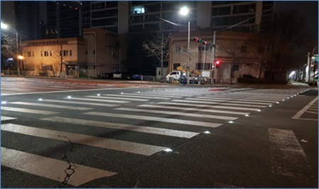 프라임유치원 앞 보행자유도등. [광진구 제공]