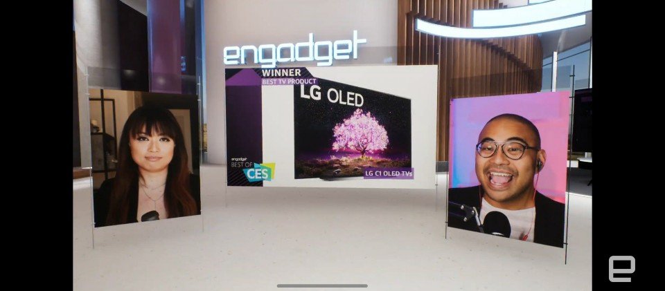 CES 공식 어워드 파트너인 엔가젯(Engadget)이 미국 동부시간 13일 오후 CES 2021 최고상(The 2021 Best of CES Awards) 시상식에서 LG전자 올레드 TV를 최고상으로 발표하는 모습. [LG전자 제공]