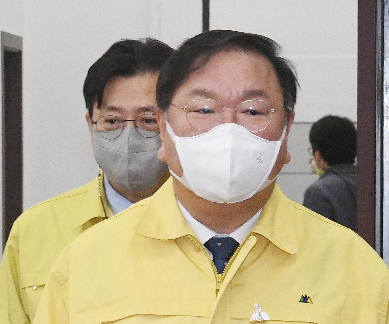 더불어민주당 김태년 원내대표와 홍익표 정책위의장. 이상섭 기자/babtong@heraldcorp.com