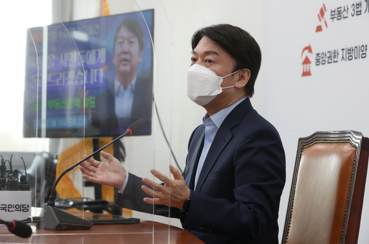4·7 서울시장 보궐선거에 출마하는 안철수 국민의당 대표가 14일 국회에서 서울시 부동산 정책을 발표한 뒤 취재진의 질문에 답하고 있다. [헤럴드경제=이상섭 기자]