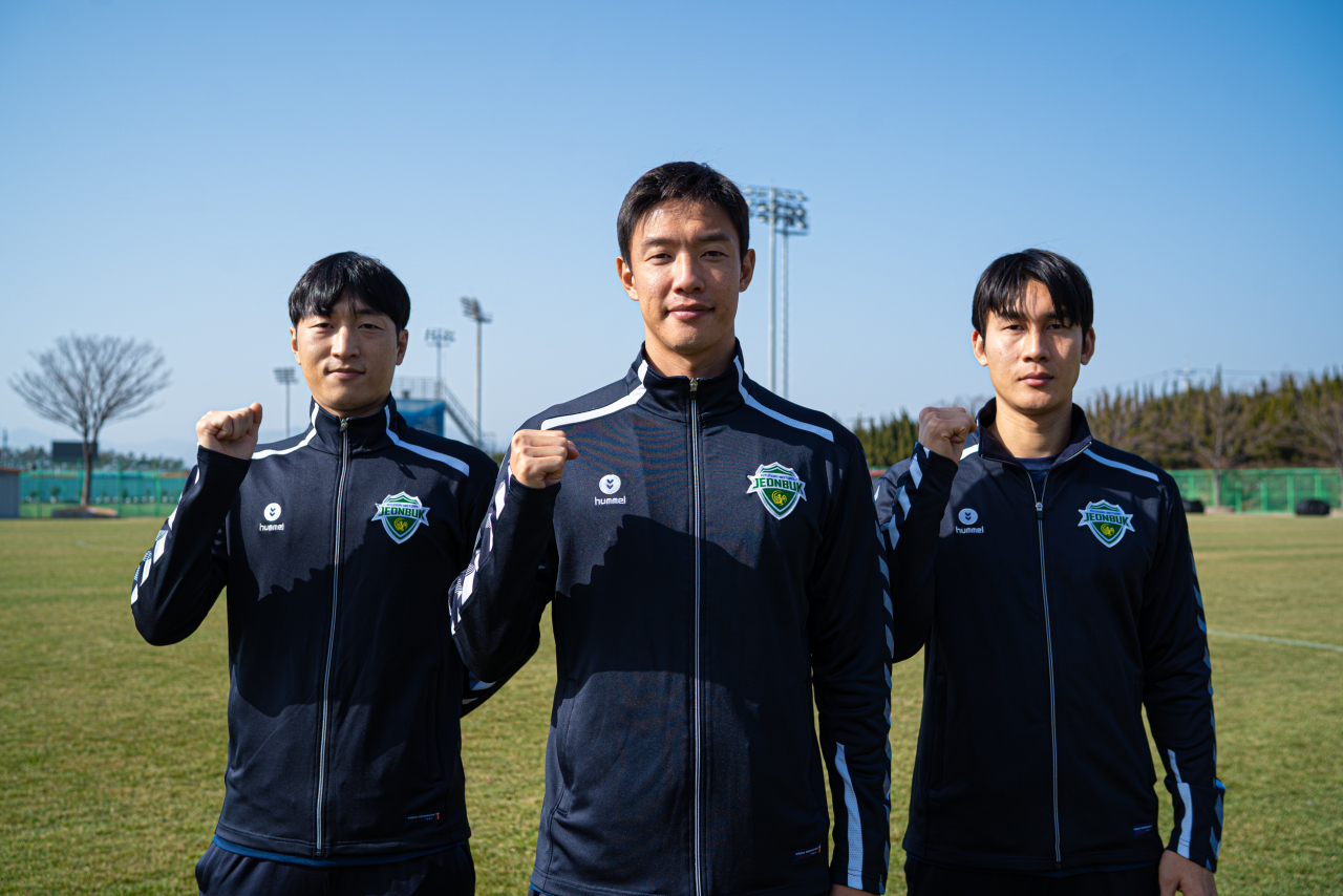 전북현대 새 주장 홍정호와 부주장 이용, 최영준. [전북현대 제공]