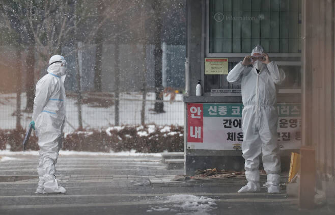 4일 오후 6시까지 신종코로나바이러스감염증(코로나19) 양성 판정을 받은 신규 확진자가 총 373명으로 집계됐다. 사진은 대규모 신규확진자가 발생했던 서울 동부구치소[연합]