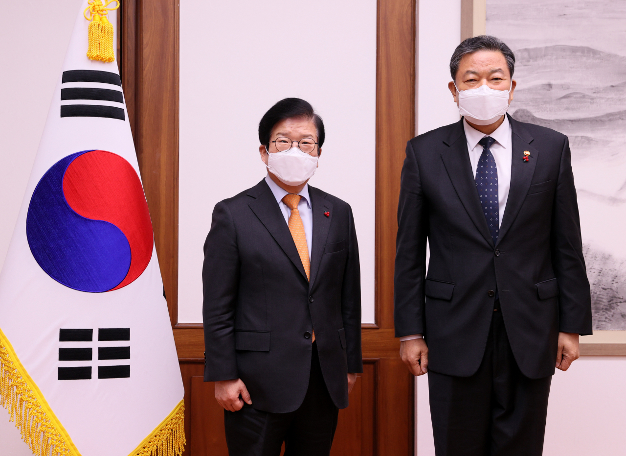 박병석 국회의장(왼쪽)과 황기철 국가보훈처장 [국회의장실 제공]