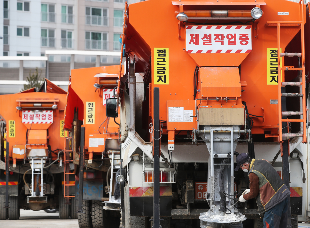 Authorities inspect snow-removal vehicles ahead of heavy snow fall forecasted Sunday evening. (Yonhap)