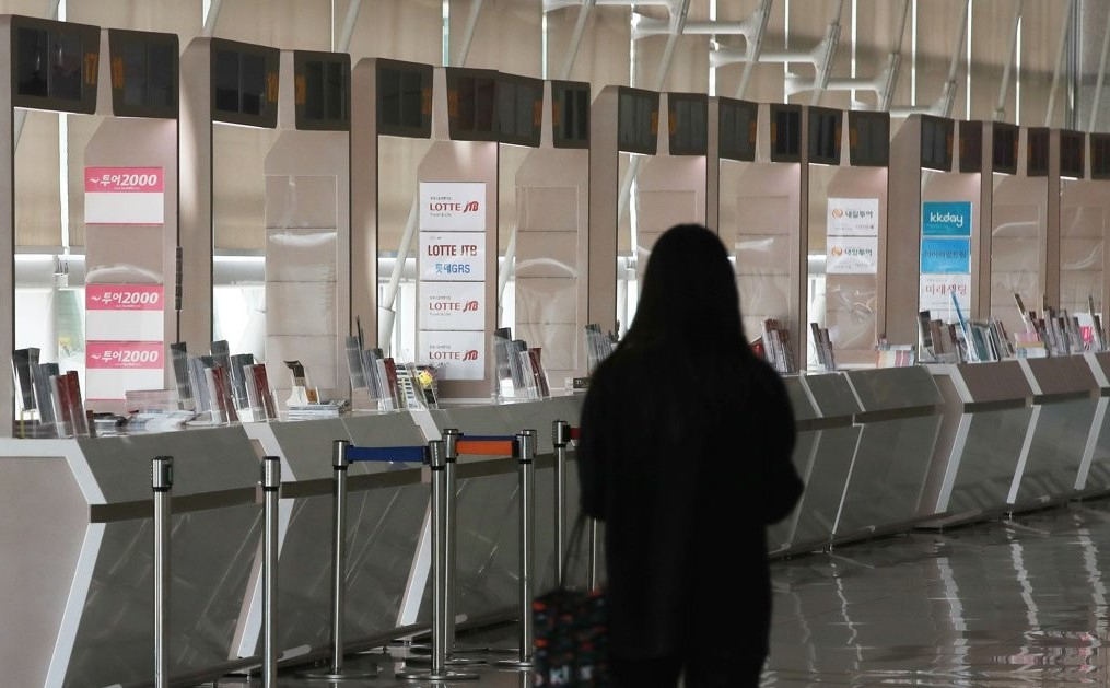 한산한 인천국제공항 여행사 창구 [연합]