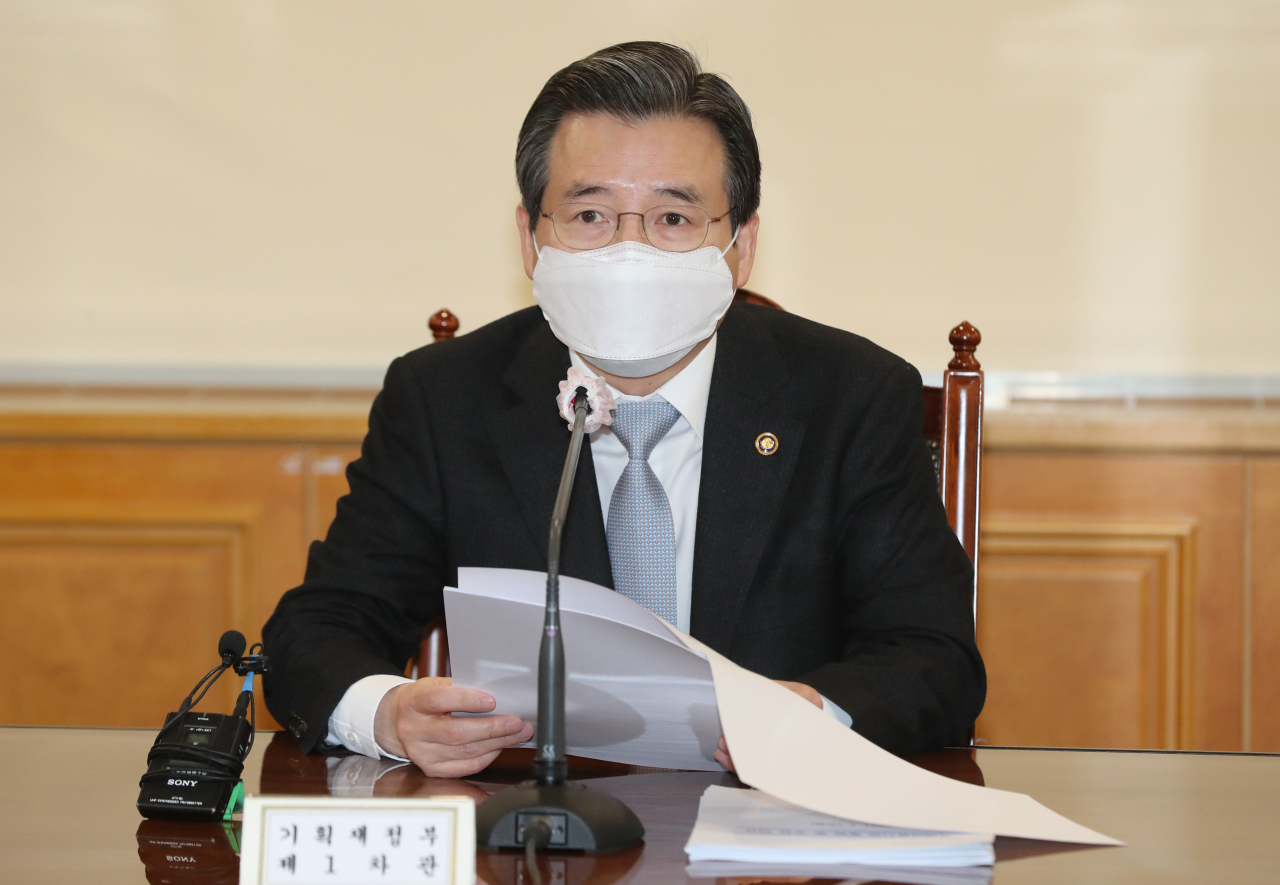 김용범 기획재정부 제1차관이 19일 오전 서울 중구 은행연합회관에서 열린 거시경제금융회의에서 발언하고 있다. ［연합］
