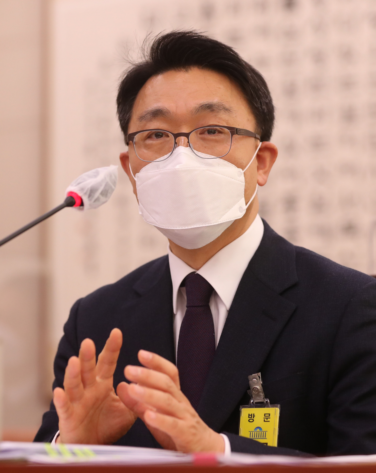 김진욱 초대 고위공직자범죄수사처(공수처) 처장 후보자가 19일 오전 서울 여의도 국회 법제사법위원회에서 열린 인사청문회에 출석, 답변하고 있다. [연합]