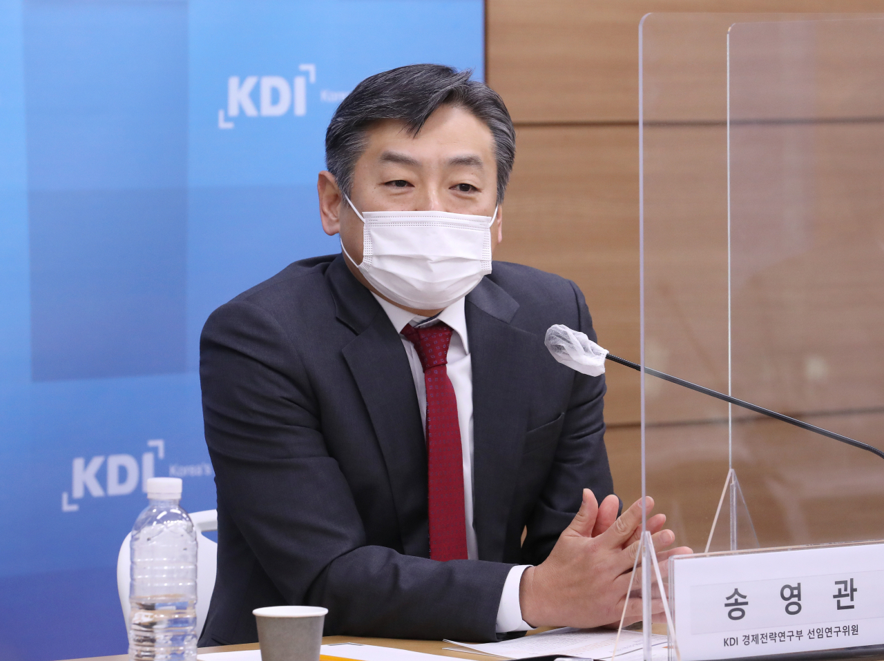 송영관 한국개발연구원(KDI) 연구위원이 19일 오전 정부세종청사에서 'KDI FOCUS, 바이든 시대 국제통상환경과 한국의 대응전략'과 관련해 발표하고 있다. ［연합］