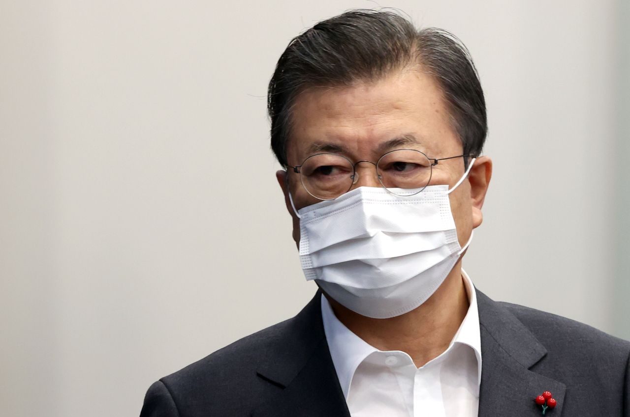 President Moon Jae-in attends a Cabinet meeting at Cheong Wa Dae on Tuesday. (Yonhap)