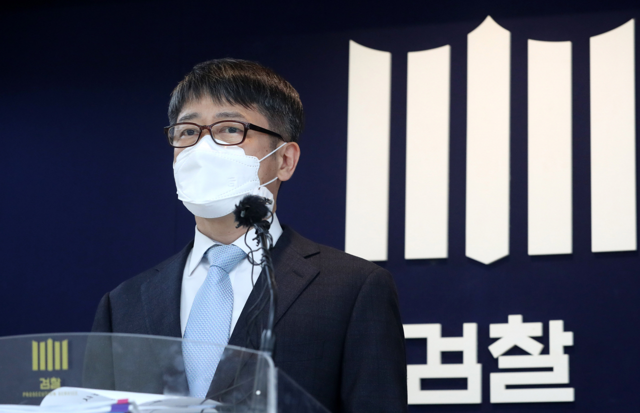 임관혁 세월호 참사 특별수사단 단장이 수사결과를 발표하는 모습 [연합]