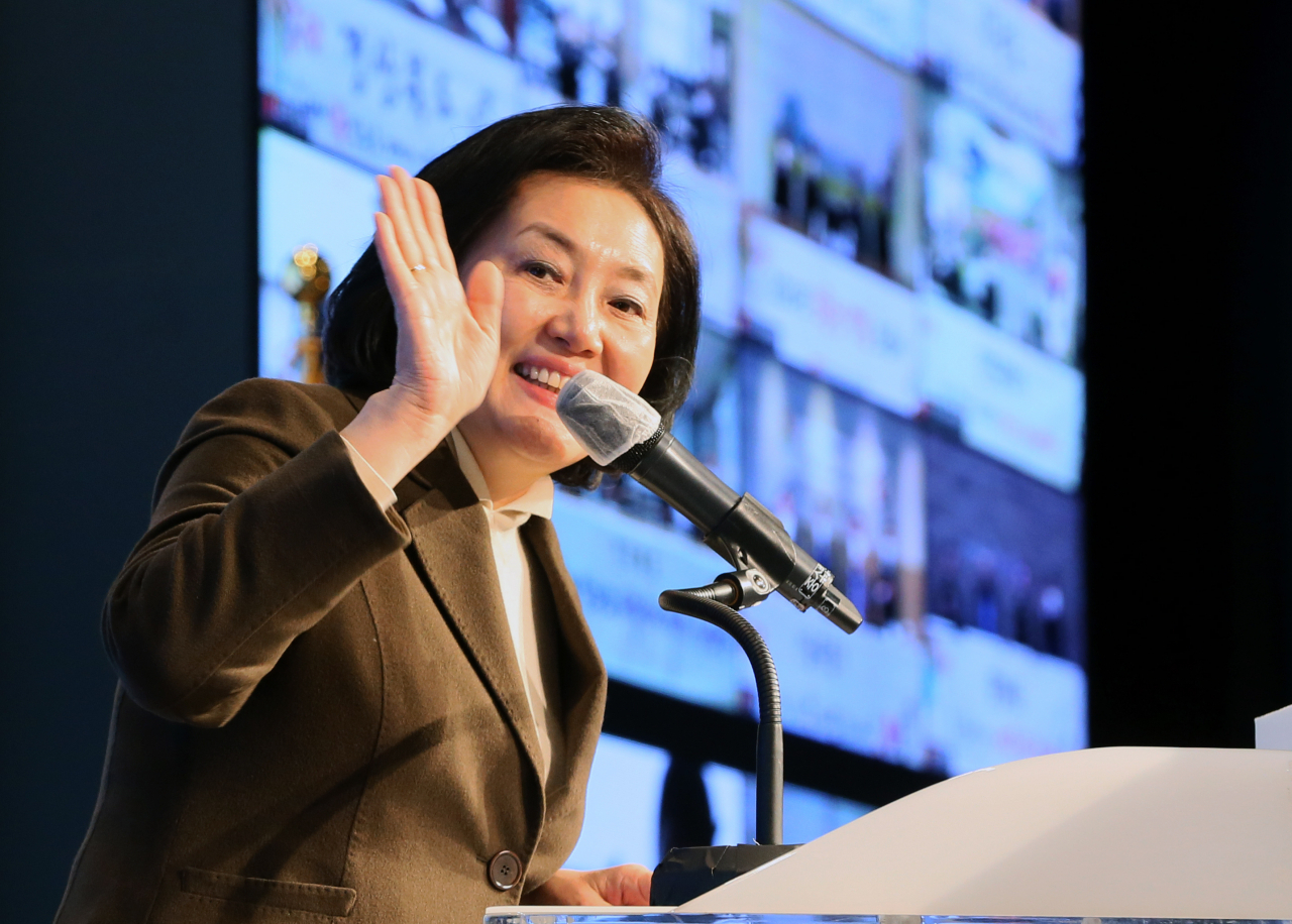 박영선 전 중소벤처기업부 장관이 지난 19일 서울 여의도 중소기업중앙회에서 열린 중소기업인 신년 인사회에서 온라인으로 참석한 중소기업인들에게 인사하고 있다. [연합]