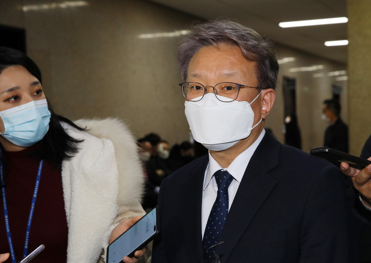 중소벤처기업부 장관으로 내정된 권칠승 더불어민주당 의원이 20일 국회에서 취재진에게 소감을 밝히고 있다. [연합]