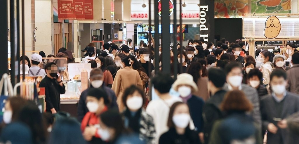백화점 안에 있는 사람들 [연합]