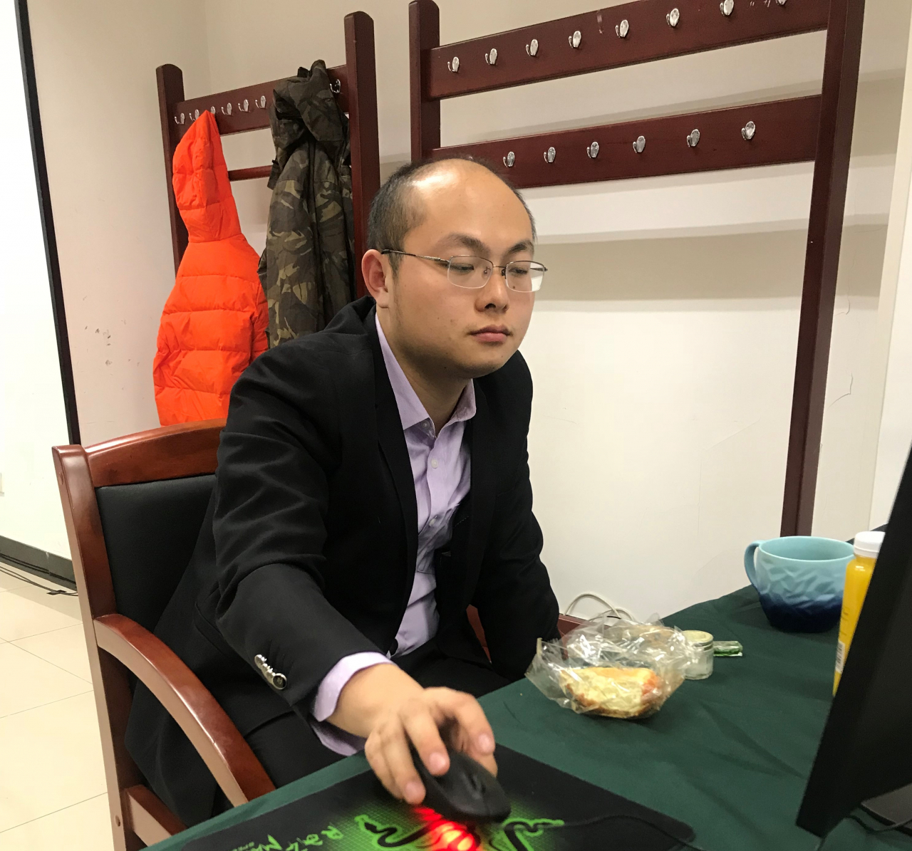 신진서 9단과 결승 3번기를 펼치게된 중국의 탕웨이싱 9단.