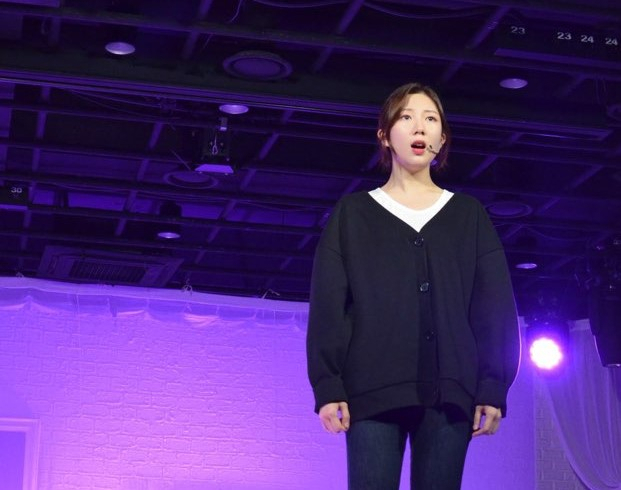 오차연 씨가 2018년 학교 공연예술학과 정기공연으로 준비한 '넥스트 투 노멀'에서 연기하는 모습. [오차연 씨 제공]